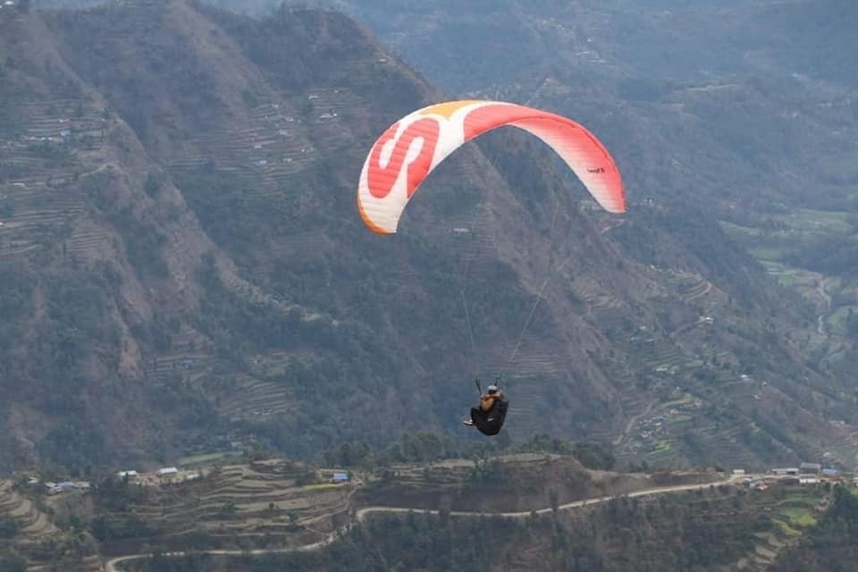 गुल्मीको बाँझकटेरीमा प्याराग्लाइडिङ्गको परीक्षण उडान सफल