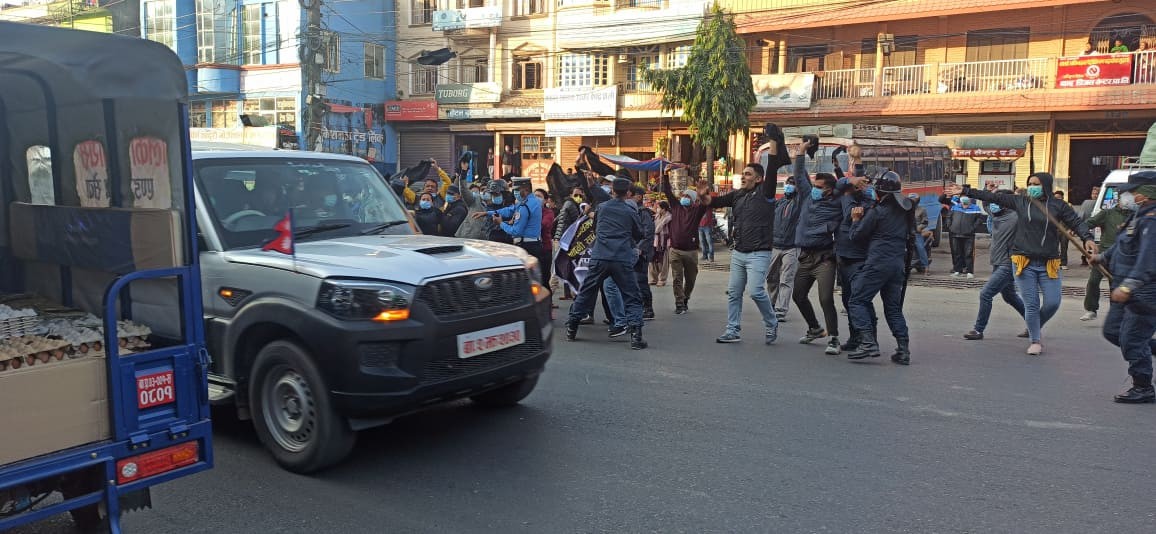 बुटवलमा अर्थमन्त्री पौडेललाई कालो झन्डा