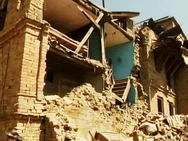 भूकम्पले लमजुङको दोर्दीमा पाँच घर भत्कियो
