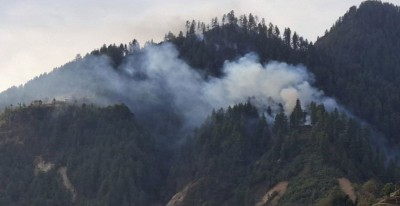 बोल्देस्थित गोरखनाथ सामुदायिक वनमा आइतबार रातिदेखि डढेलो