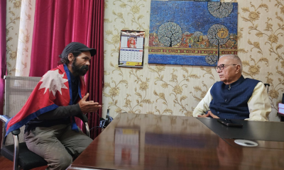 नेता शेखर कोइरालाद्वारा भ्रष्टाचारविरोधी अभियन्ता नवराज बोहरालाई भेट