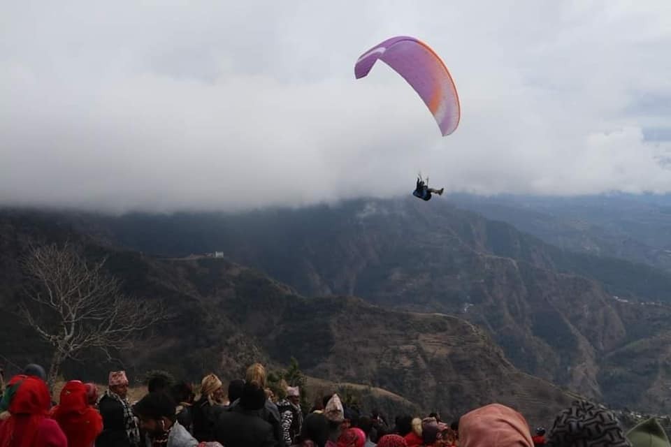 गुल्मीको बाँझकटेरीमा प्याराग्लाइडिङ्गको परीक्षण उडान सफल